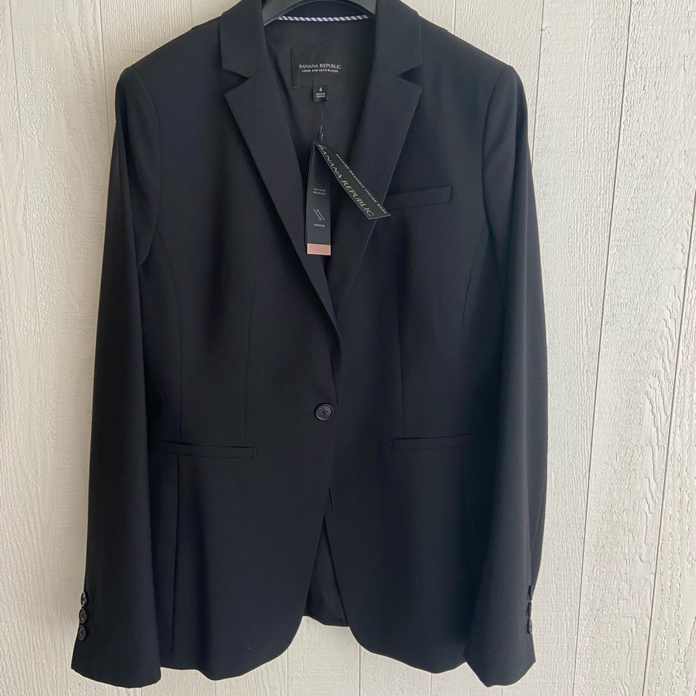 Banana Republic Long and Lean Wool Washable Blazer.  New.  Size 4